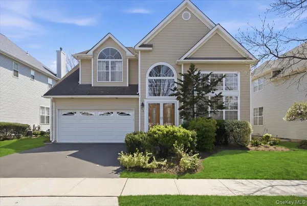 $1,059,000 | 112 Cranberry Court, Melville, NY 11747