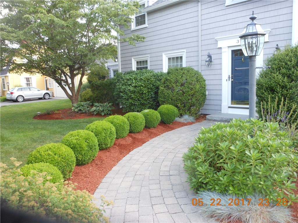 377 Spring Green Road Warwick, RI 02888 - Photo 2 of 23 Entry