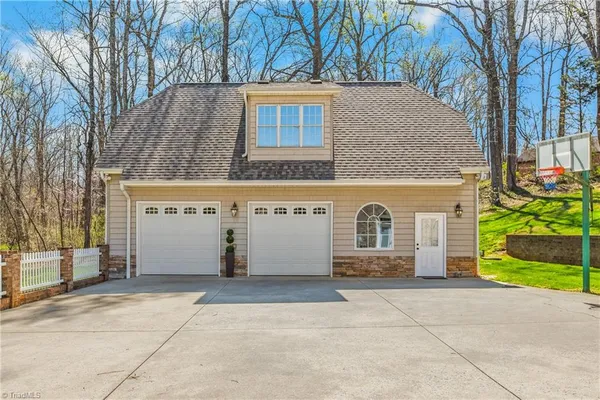 $949,000 | 7435 Trotters Run, Trinity, NC 27370