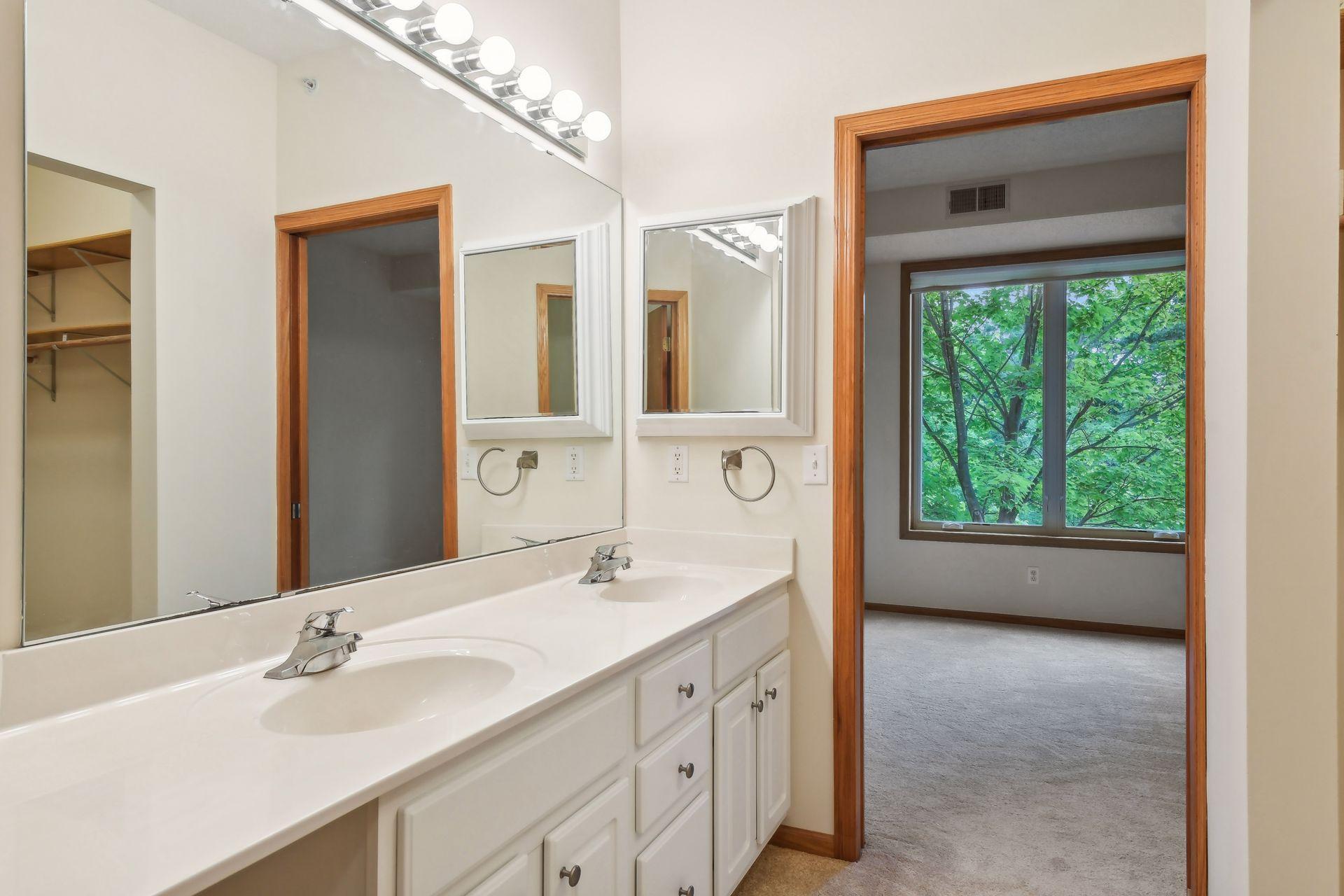 5985 Rowland Road, Unit 201 Minnetonka, MN 55343 - Photo 11 of 27