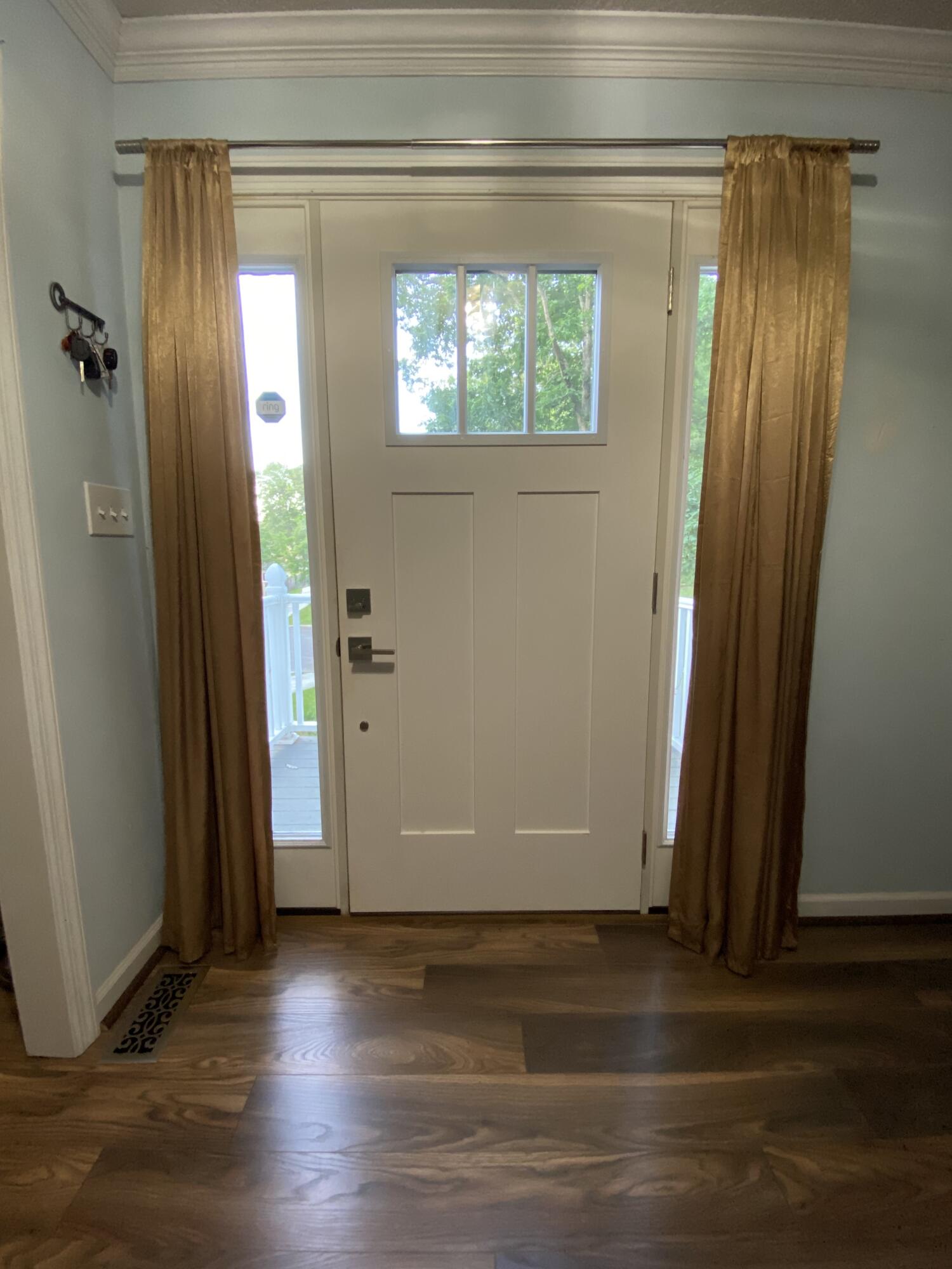 104 Hardwick Place Oak Ridge, TN 37830 - Photo 4 of 19 104 front interior door