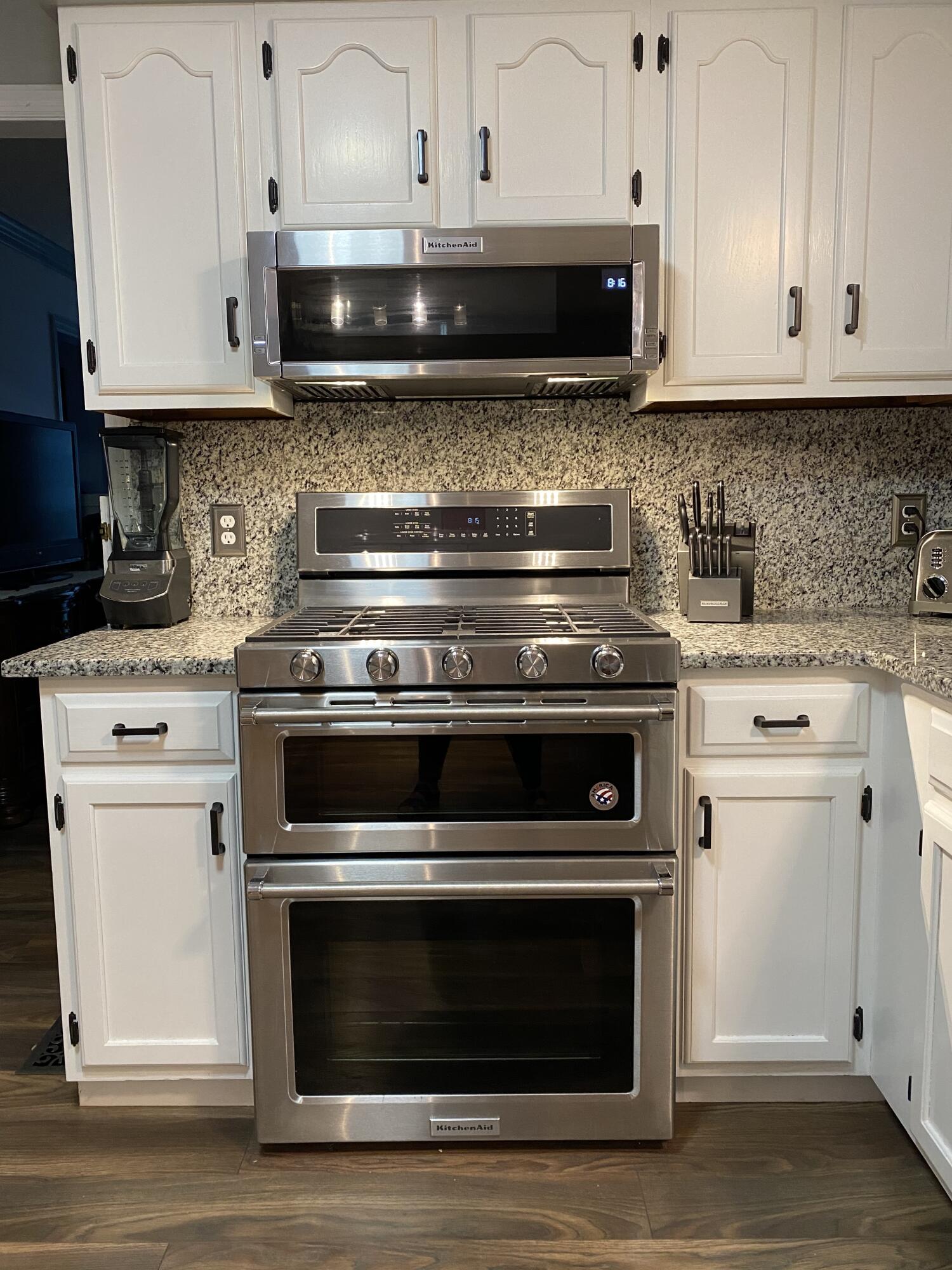 104 Hardwick Place Oak Ridge, TN 37830 - Photo 8 of 19 104 Kitchenaid double oven & microwave