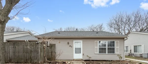 $149,800 | 80 Fernwood Drive, Unit O, Bolingbrook, IL 60440