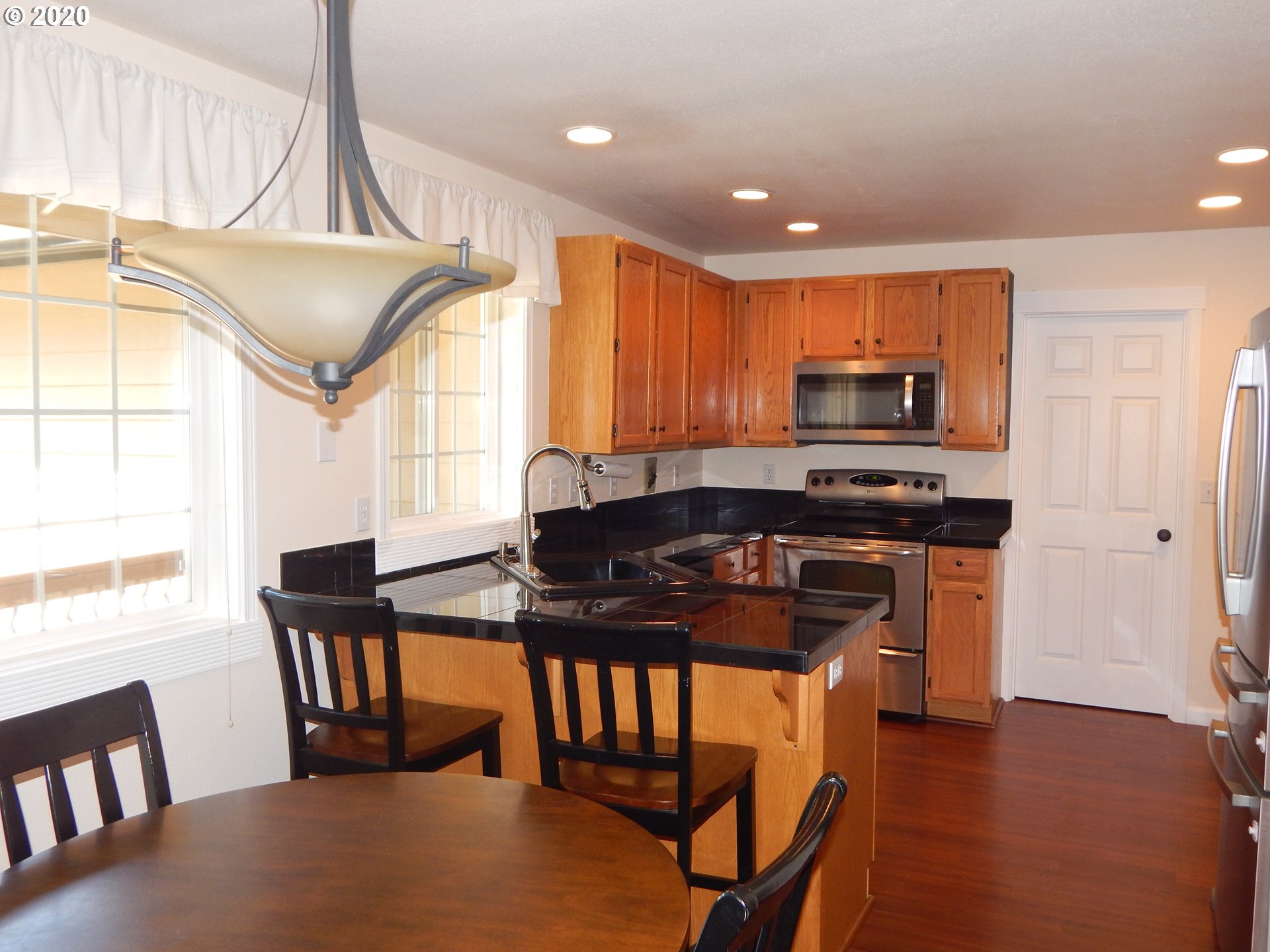 555 South 67th Place Springfield, OR 97478 - Photo 11 of 28