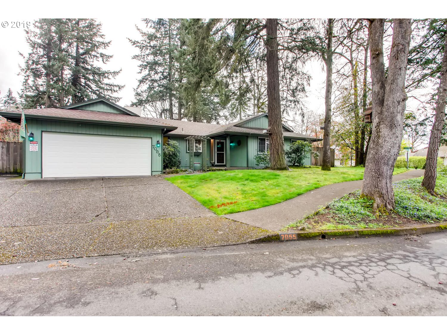7055 Ridgegate Drive Gladstone, OR 97027 - Photo 1 of 28 Gallery Image 1