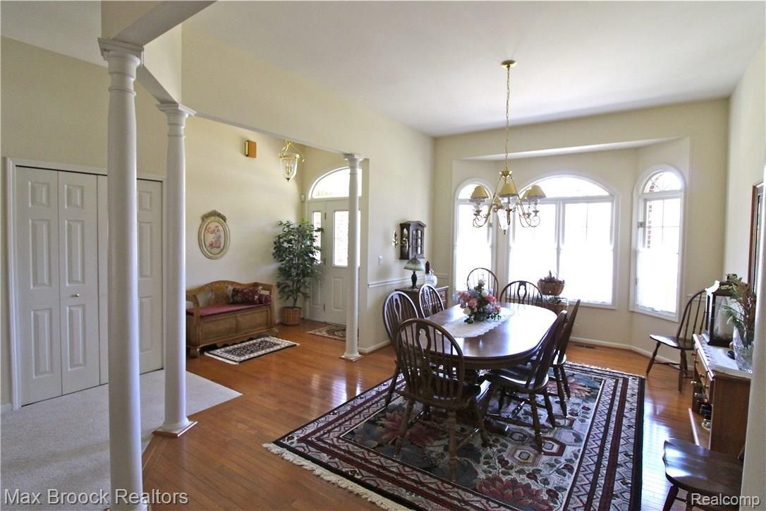 2554 Pine Ridge Road West Bloomfield, MI 48324 - Photo 4 of 38 Formal dining room off entry.