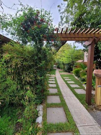 $1,550 | 414 Kings Court, Unit B, San Antonio, TX 78212