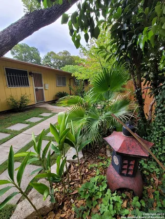 $1,550 | 414 Kings Court, Unit B, San Antonio, TX 78212