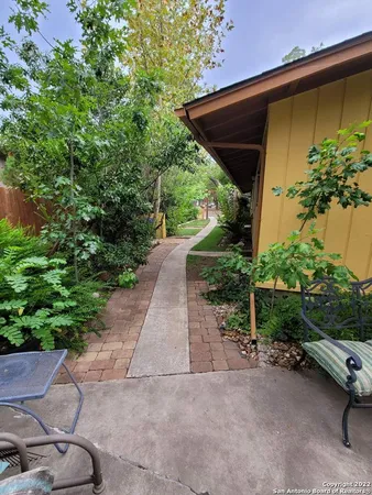 $1,550 | 414 Kings Court, Unit B, San Antonio, TX 78212