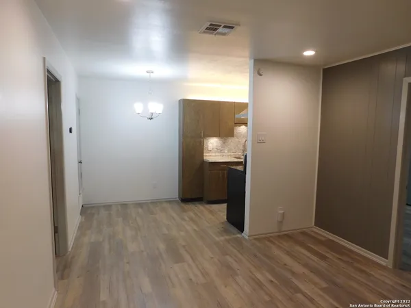 $1,550 | 414 Kings Court, Unit B, San Antonio, TX 78212