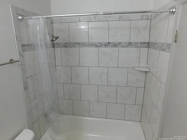 $1,550 | 414 Kings Court, Unit B, San Antonio, TX 78212