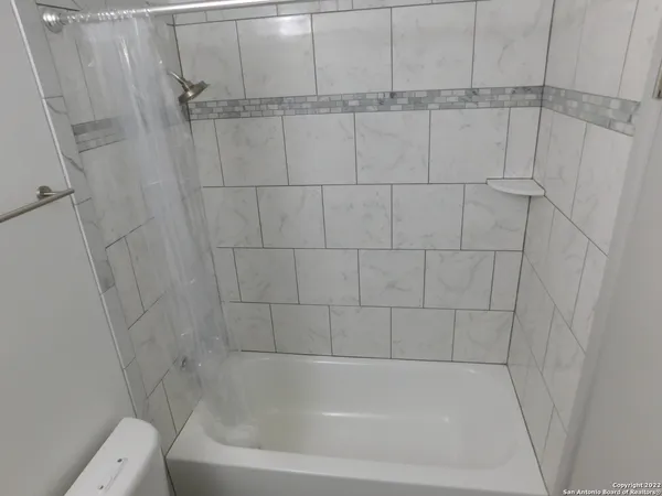$1,550 | 414 Kings Court, Unit B, San Antonio, TX 78212