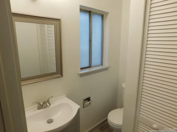$1,550 | 414 Kings Court, Unit B, San Antonio, TX 78212
