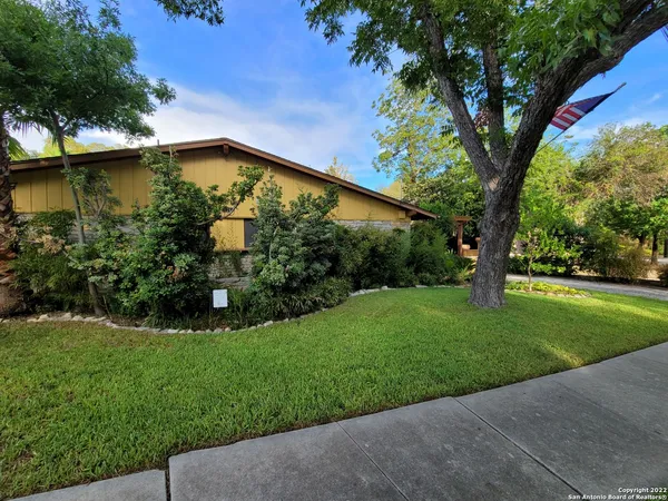 $1,550 | 414 Kings Court, Unit B, San Antonio, TX 78212