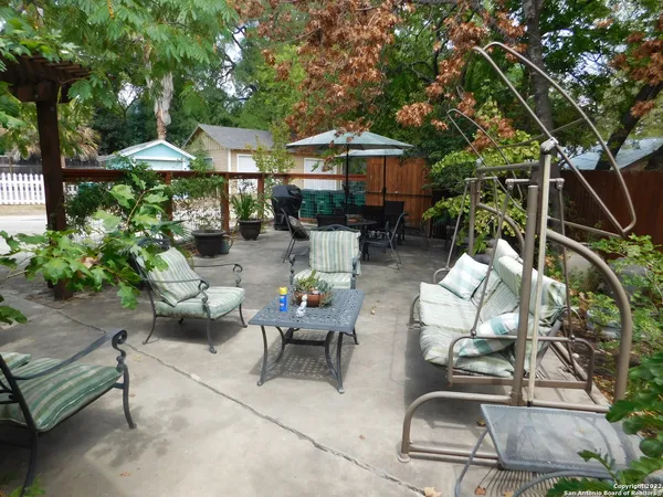 $1,550 | 414 Kings Court, Unit B, San Antonio, TX 78212