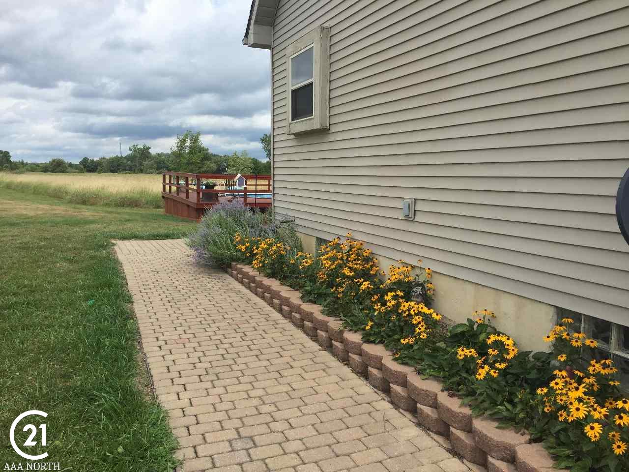 15724 Donald Road Capac, MI 48014 - Photo 9 of 48