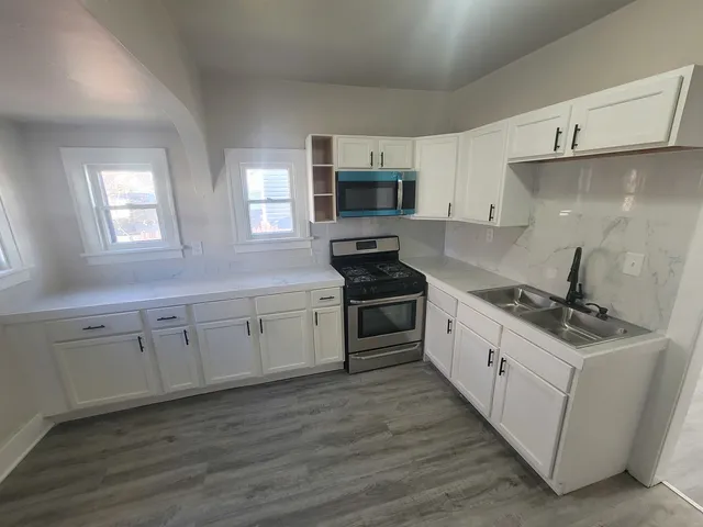 $216,000 | 550 5th Avenue, Aurora, IL 60505