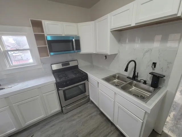 $216,000 | 550 5th Avenue, Aurora, IL 60505