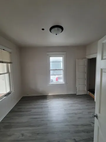 $216,000 | 550 5th Avenue, Aurora, IL 60505