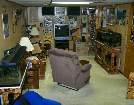 123 Muldoon Road Butler, PA 16001 - Photo 5 of 8 Den/Family/Great Room.