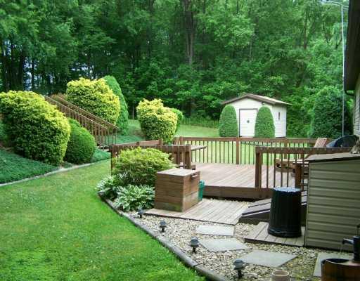 123 Muldoon Road Butler, PA 16001 - Photo 6 of 8 Patio/Deck.