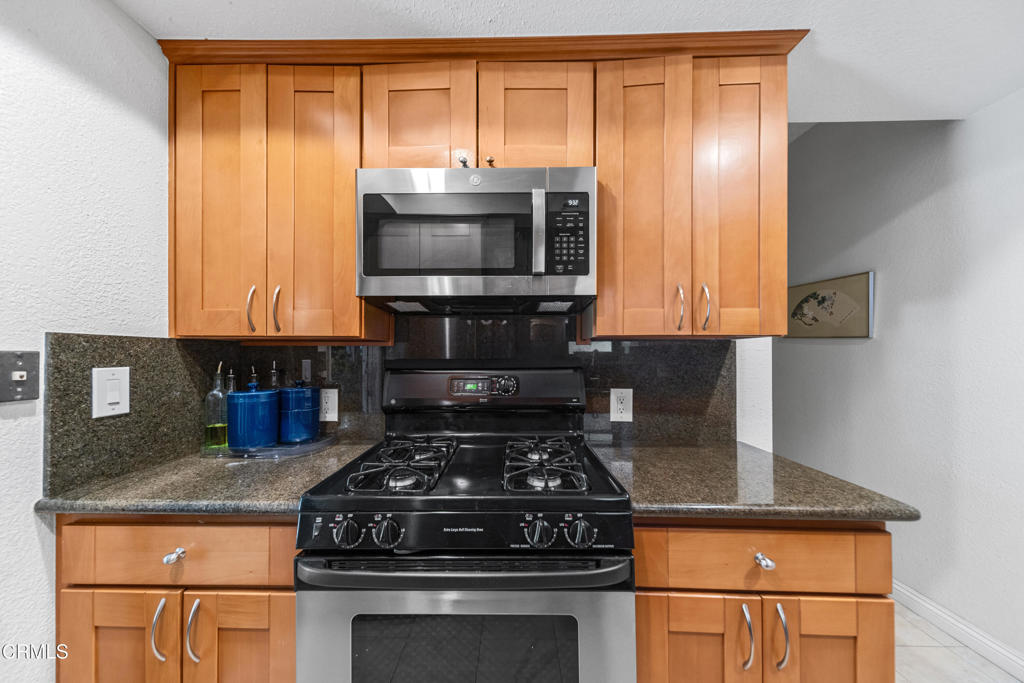 832 Magnolia Avenue, Unit 2 Pasadena, CA 91106 - Photo 13 of 20 a kitchen with a stove and a microwave
