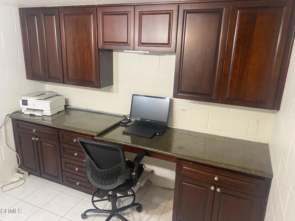 832 Magnolia Avenue, Unit 2 Pasadena, CA 91106 - Photo 16 of 20 a view of a kitchen with appliances and cabinets