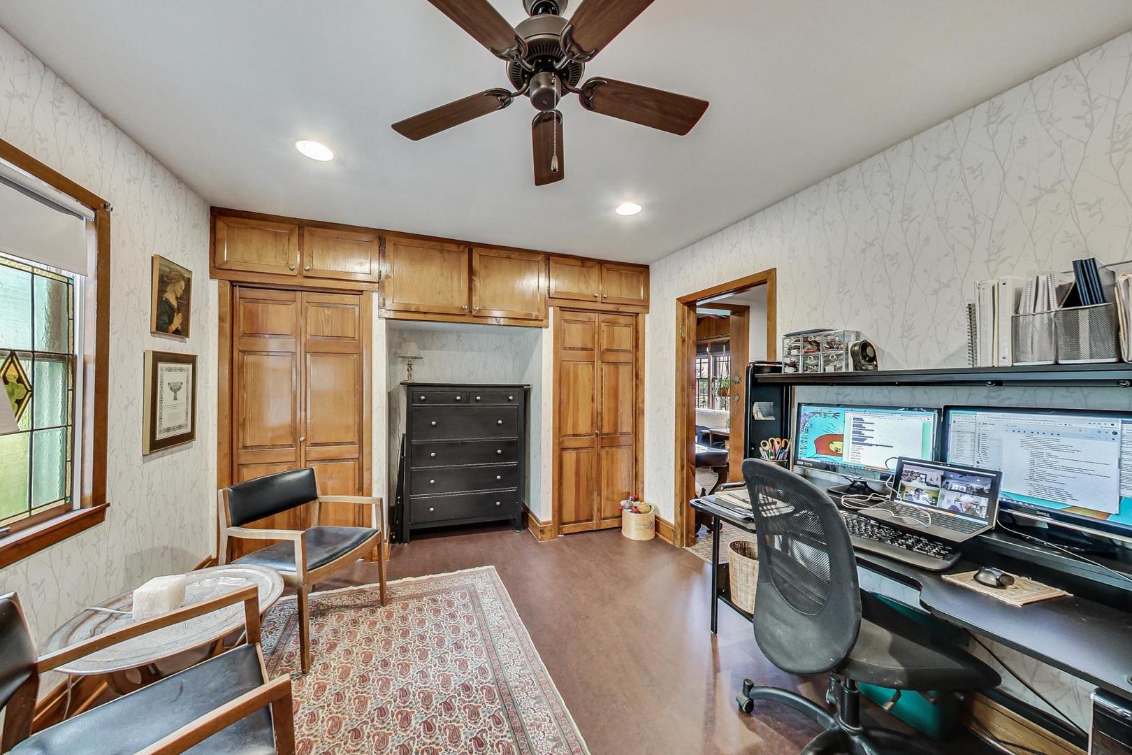 208 Waubansee Road Riverside, IL 60546 - Photo 21 of 38 a livingroom with furniture hardwood floor and a ceiling fan