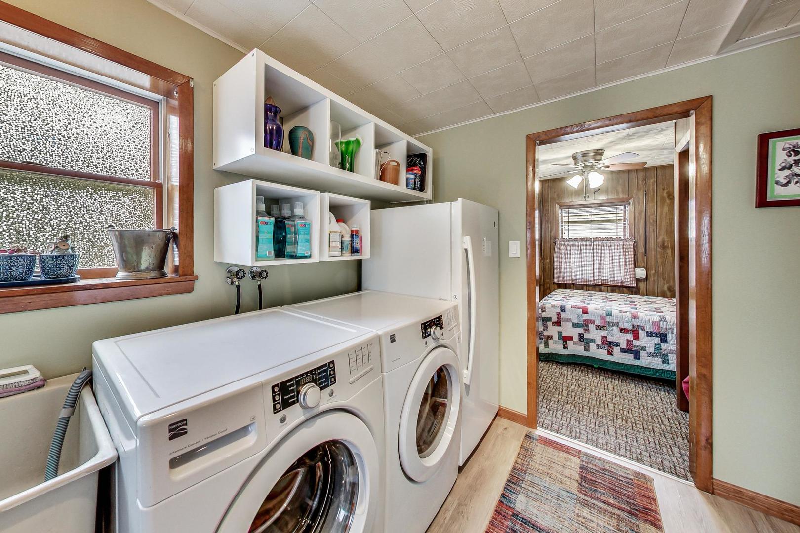 208 Waubansee Road Riverside, IL 60546 - Photo 22 of 38 a utility room with dryer and washer