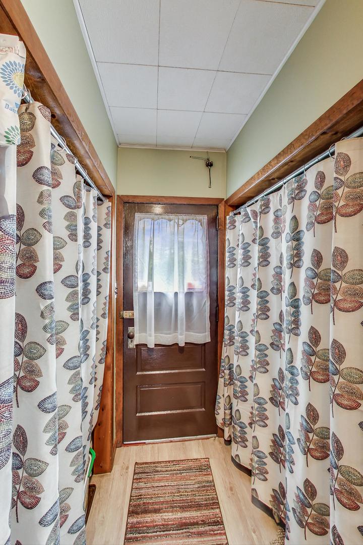 208 Waubansee Road Riverside, IL 60546 - Photo 23 of 38