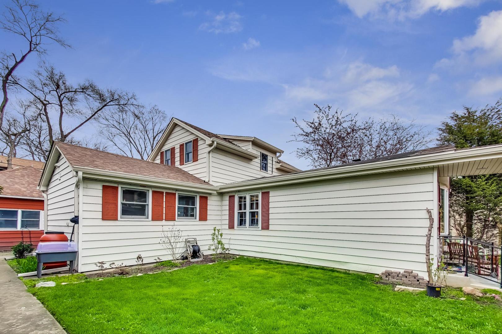 208 Waubansee Road Riverside, IL 60546 - Photo 31 of 38 a front view of a house with a garden