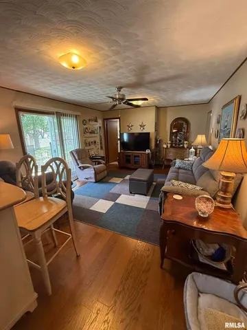 $167,400 | 411 Sunset Drive, Centralia, IL 62801