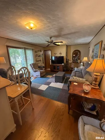 $167,400 | 411 Sunset Drive, Centralia, IL 62801