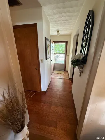 $167,400 | 411 Sunset Drive, Centralia, IL 62801