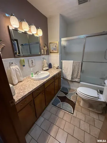 $167,400 | 411 Sunset Drive, Centralia, IL 62801