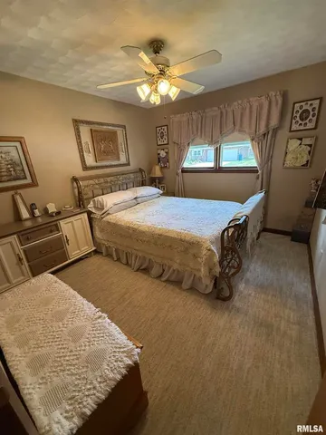 $167,400 | 411 Sunset Drive, Centralia, IL 62801