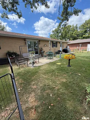 $167,400 | 411 Sunset Drive, Centralia, IL 62801