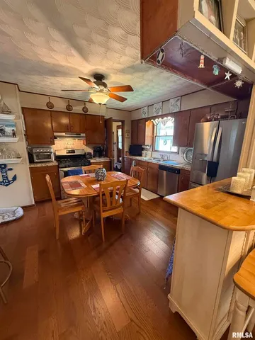 $167,400 | 411 Sunset Drive, Centralia, IL 62801