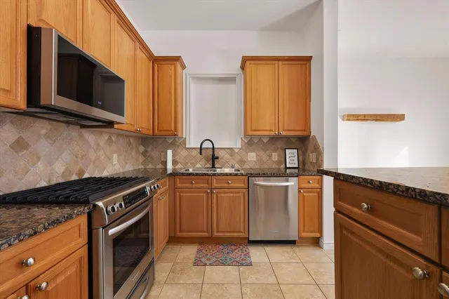 $2,950 | 13900 Noel Road, Unit 6, Dallas, TX 75240