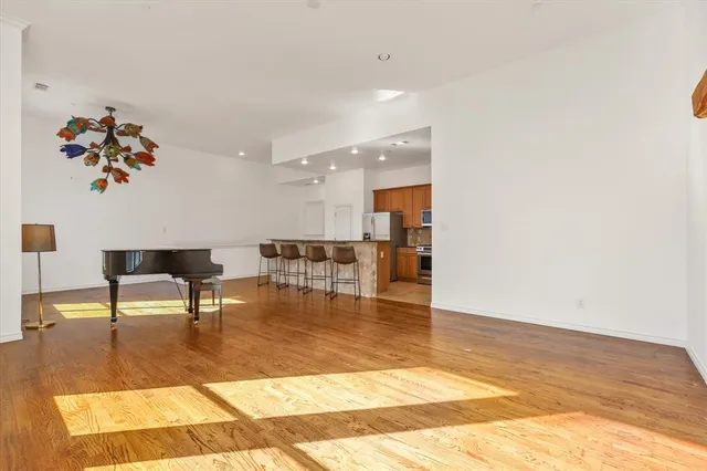 $2,950 | 13900 Noel Road, Unit 6, Dallas, TX 75240