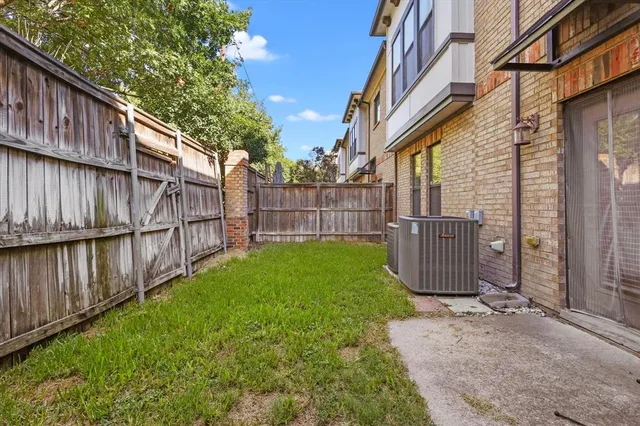 $2,950 | 13900 Noel Road, Unit 6, Dallas, TX 75240