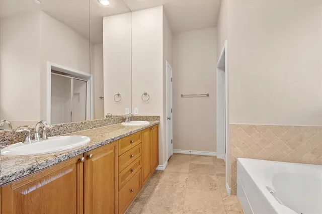 $2,950 | 13900 Noel Road, Unit 6, Dallas, TX 75240