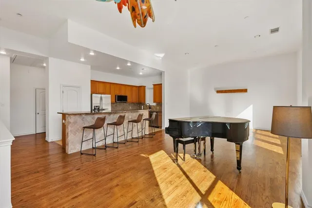 $2,950 | 13900 Noel Road, Unit 6, Dallas, TX 75240