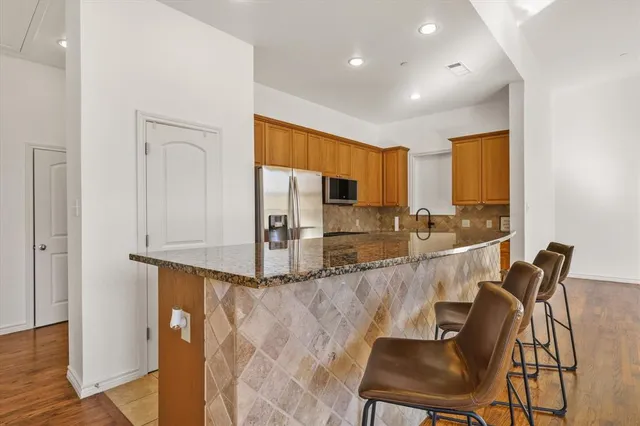 $2,950 | 13900 Noel Road, Unit 6, Dallas, TX 75240