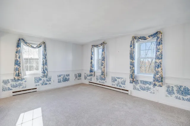 a view of livingroom with furniture