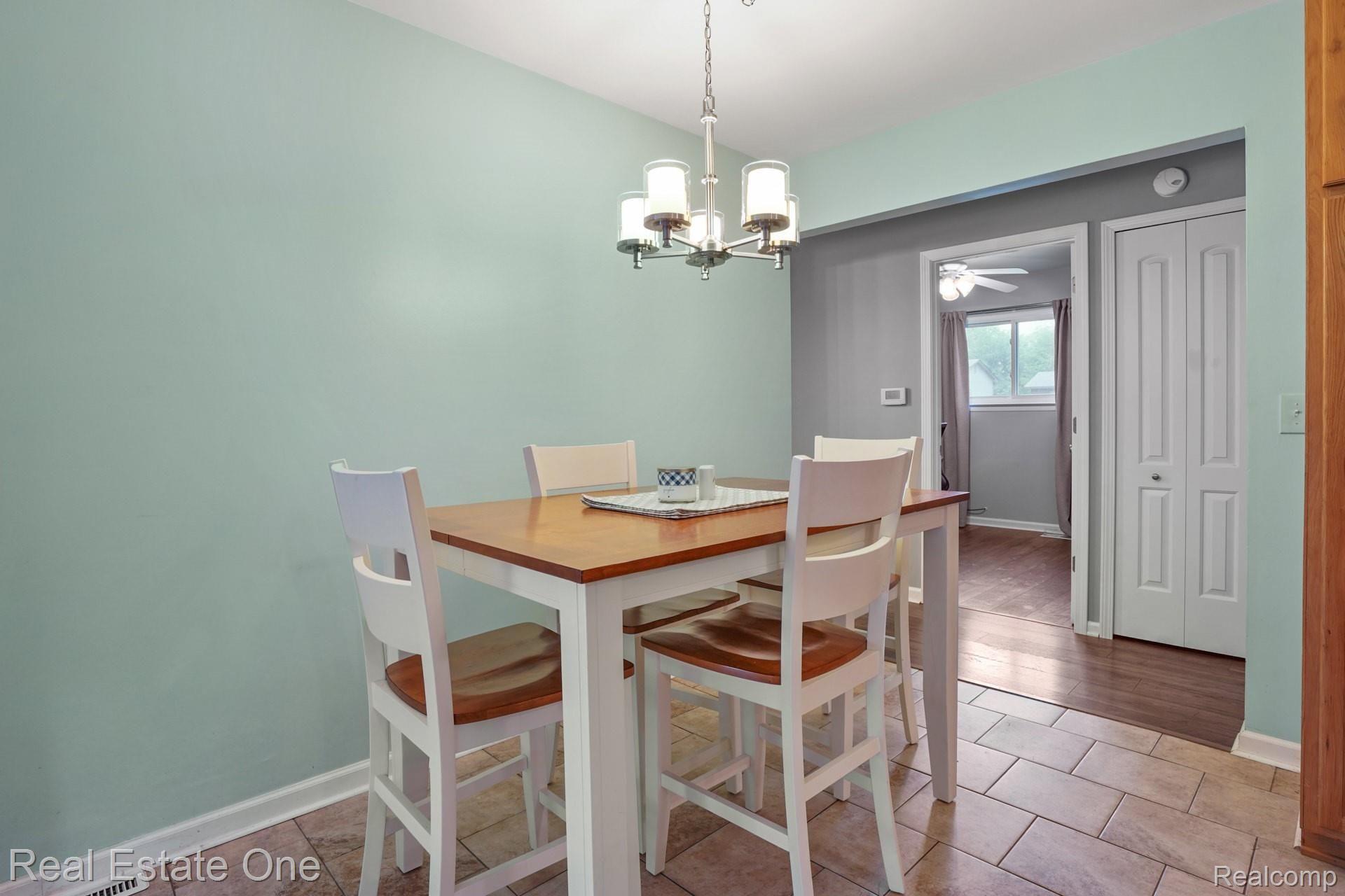 2350 Emmons Avenue Rochester, MI 48307 - Photo 9 of 29 2350-Emmons-Ave-12.jpg
