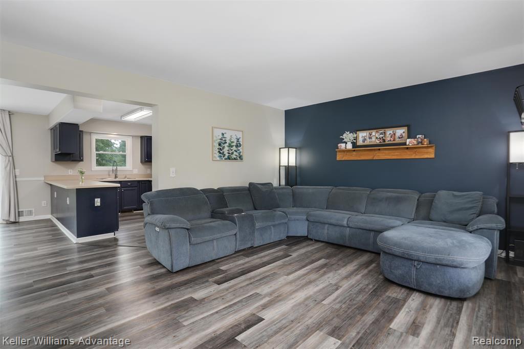 26855 King Road Romulus, MI 48174 - Photo 7 of 40