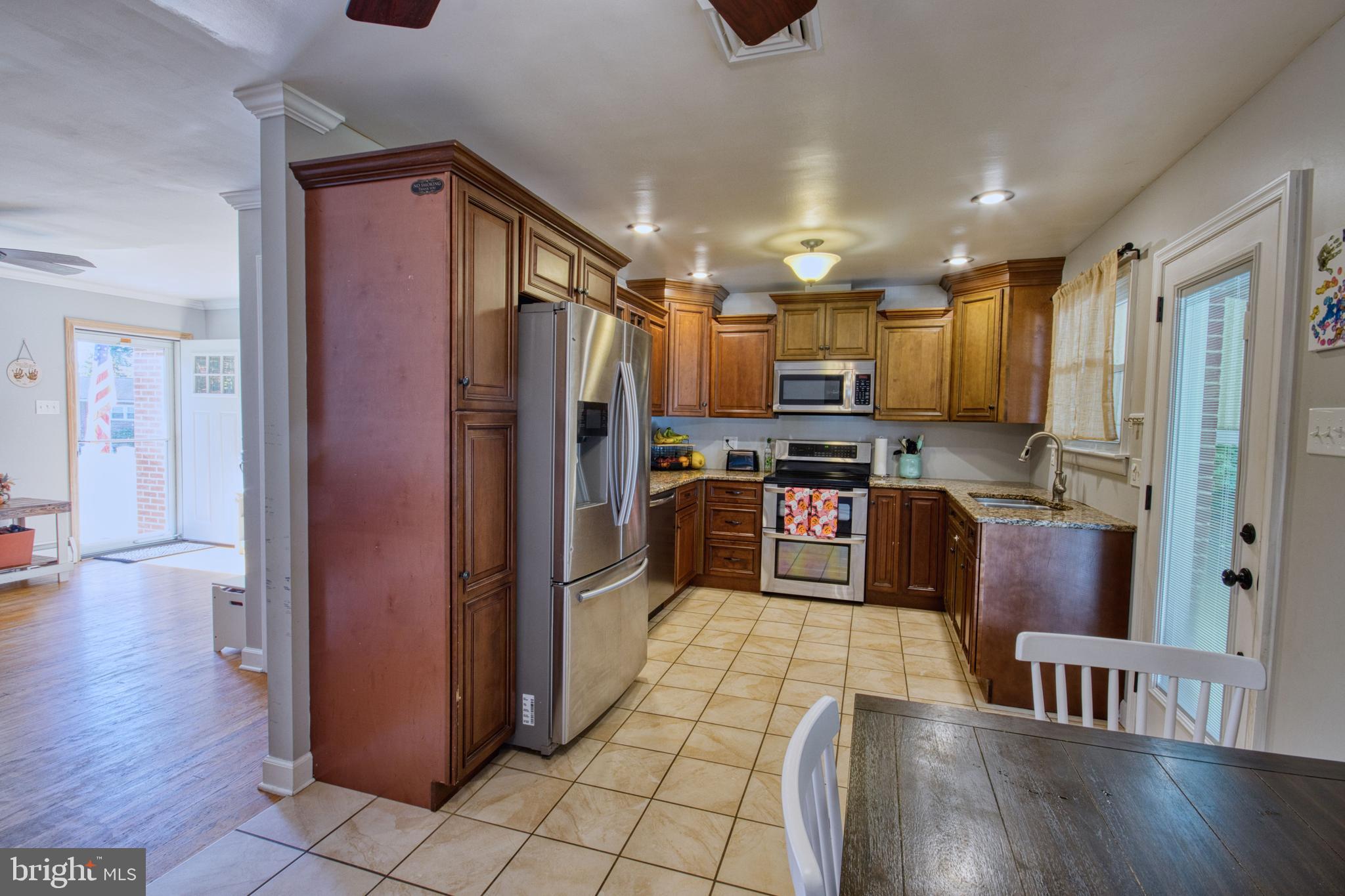 609 Charles Street Lebanon, PA 17042 - Photo 4 of 68