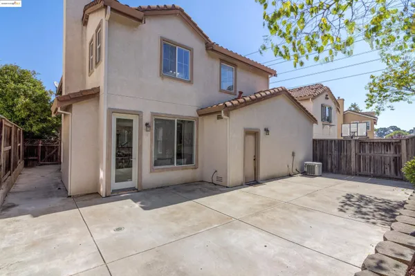 $3,400 | 411 Canyon Court, Vallejo, CA 94591