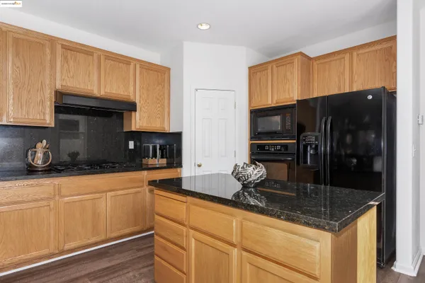 $3,400 | 411 Canyon Court, Vallejo, CA 94591